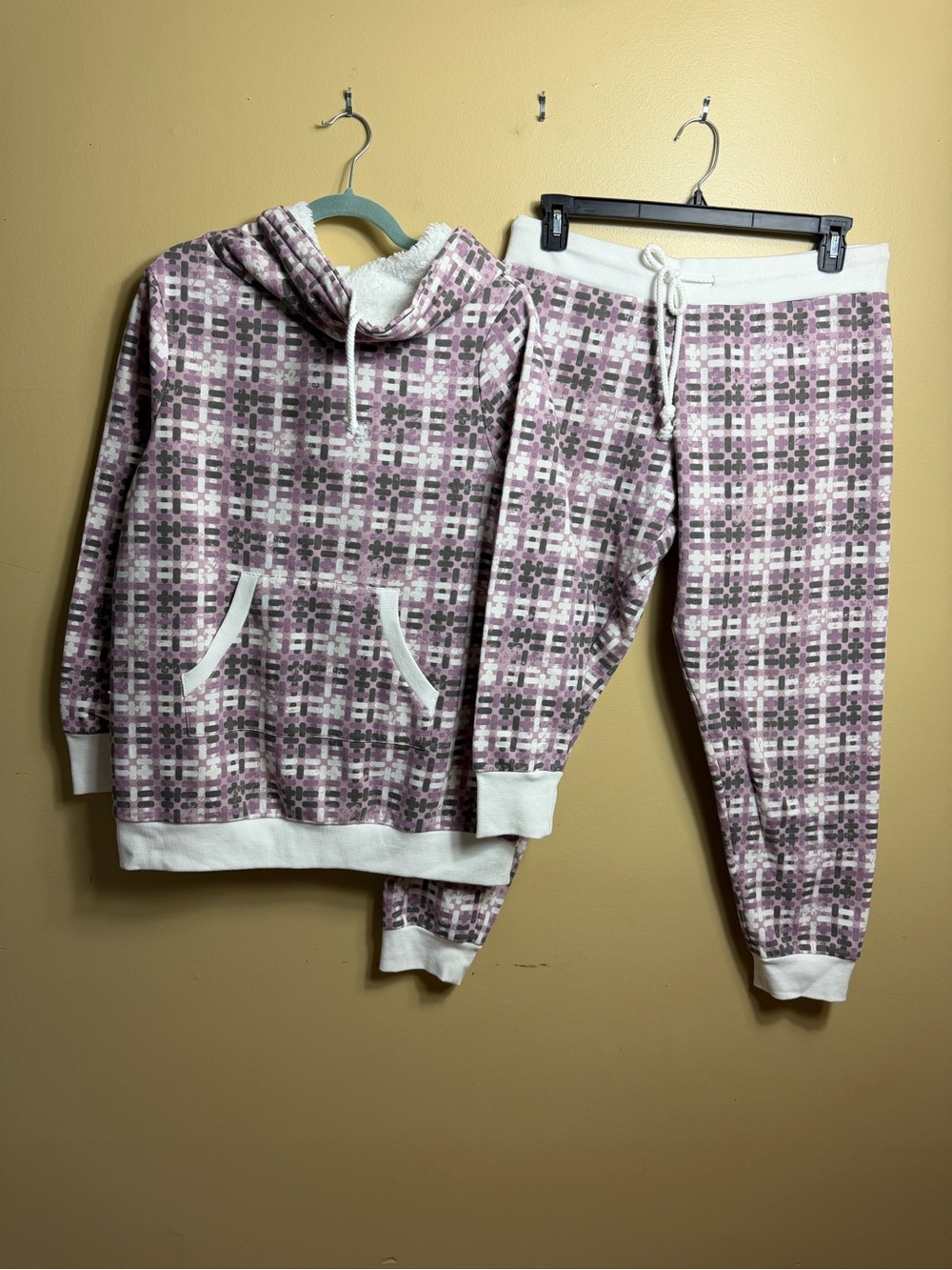 NWT PajamaGram Chalet Fleece 2-Piece Pajama Set PM Petite Medium Pink Plaid